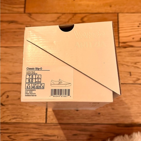 Vans x Aritzia Classic Slip-On Leather Sneaker - Picture 4 of 4